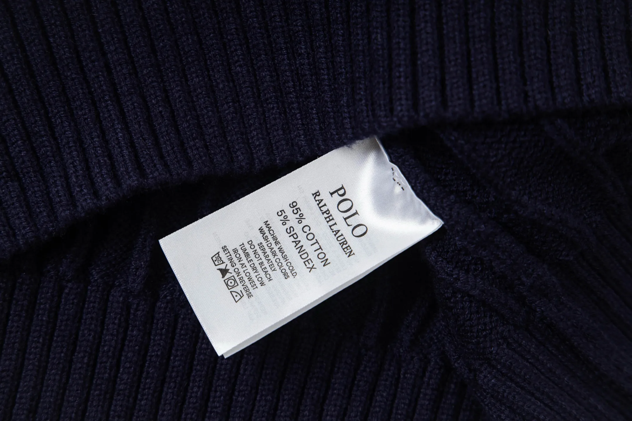 P210 model number: Y195 Ralph Lauren men's round neck sweater men's hemp flower original collar sweater. The version is really good-looking. It can be worn alone or as a jacket to be worn inside or outside. The upper body shows personal fashion charm. Four colors are available. The same style for men and women. A must-see item for new summer products. Tag, hanging grain, washed, packaging bag, full set of accessories. Very good appearance, super exquisite workmanship. Size: S-XL
